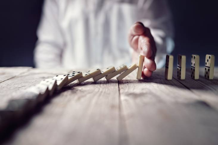 Cách dự phòng trước hiệu ứng domino từ khủng hoảng kinh tế toàn cầu