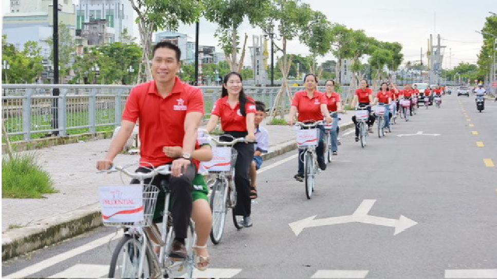 Tình nguyện viên BWIN trong chương trình "Cùng em đến trường" tại Kiên Giang