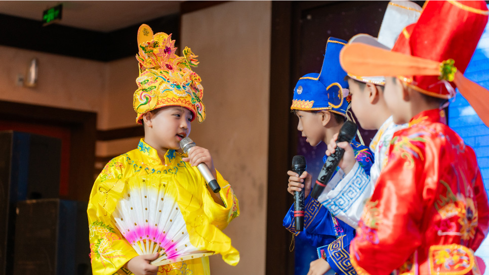 Học sinh các trường dự án tham gia hùng biện về dự án Quản lý Bwin là gì tại cuộc thi Bé giỏi tiến hay